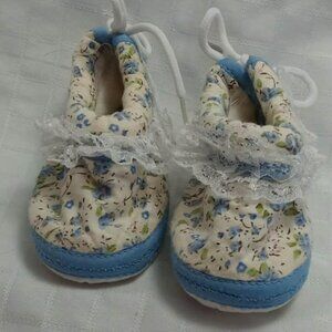 Cute little white and blue floral slippers with laces at the back, 4 inches